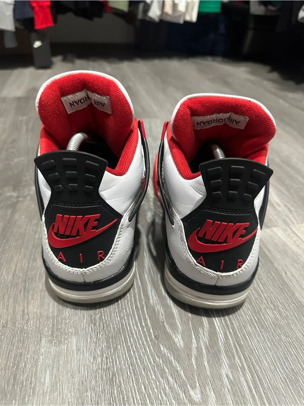 Jordan 4 Fire Red Size 8.5